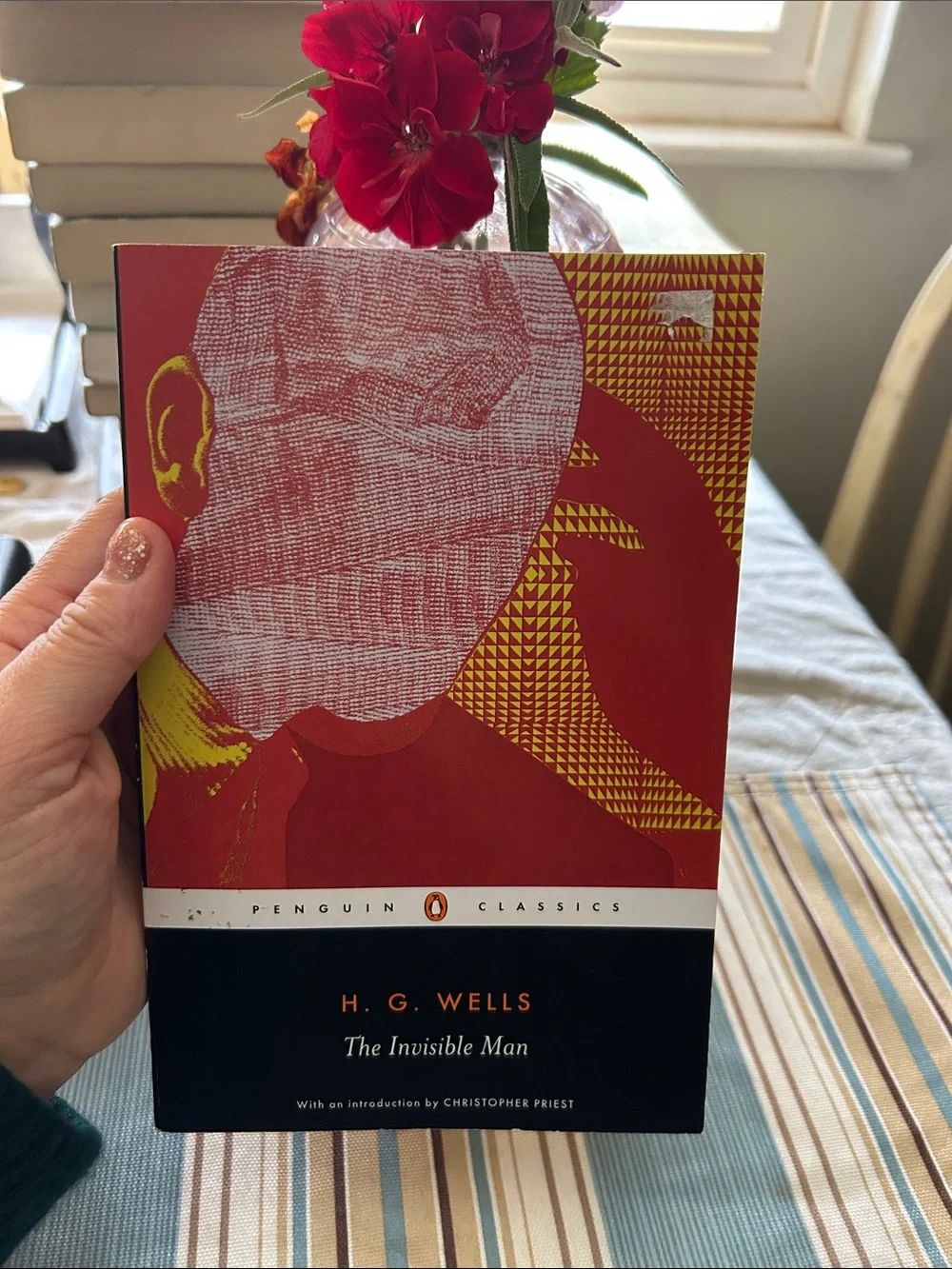 Penguin Classics H.G. Wells The Invisible Man - Red & Yellow Cover